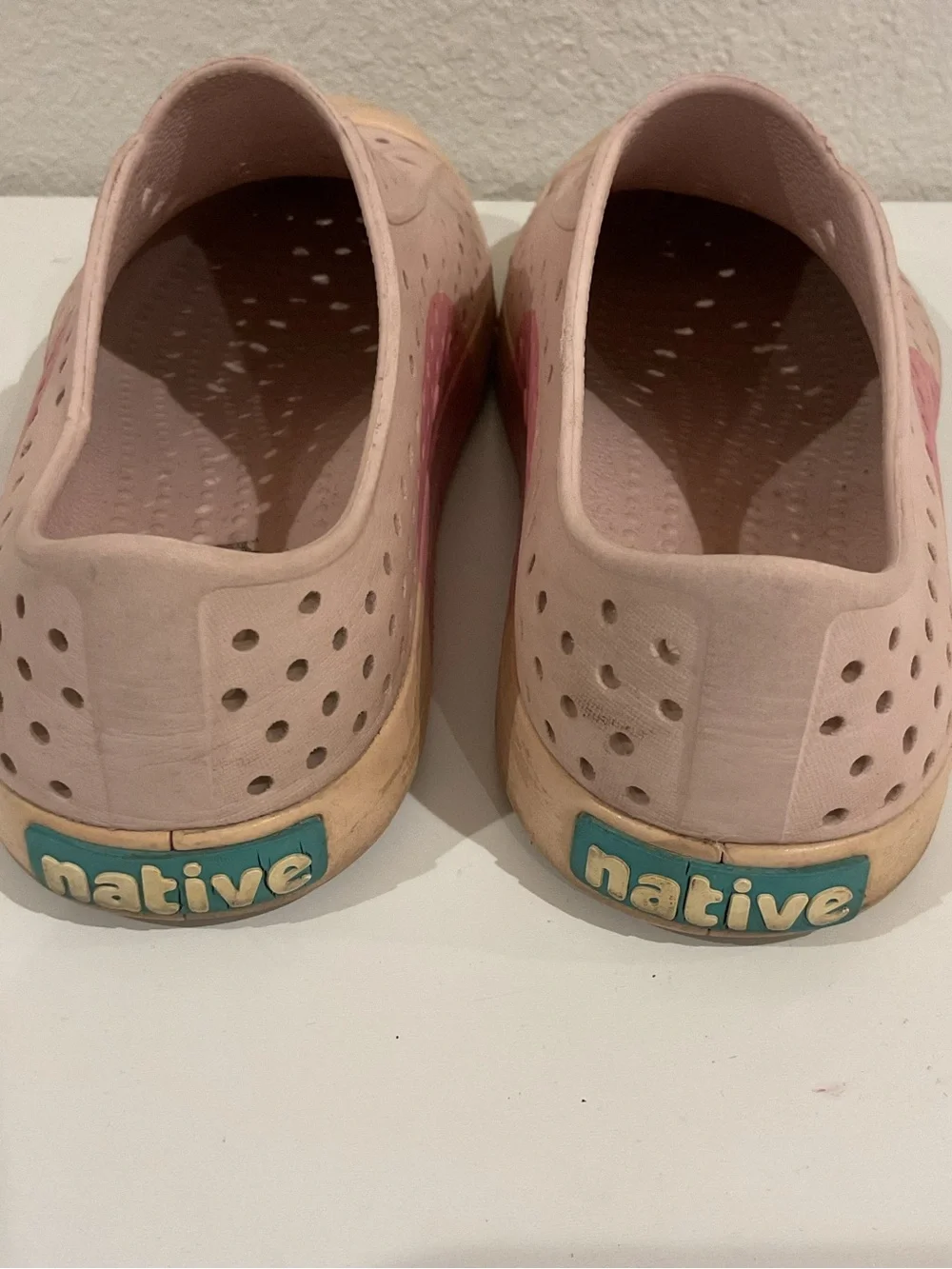 Native shoes Jefferson dust pink slip on water beach pool shoes juniors J5